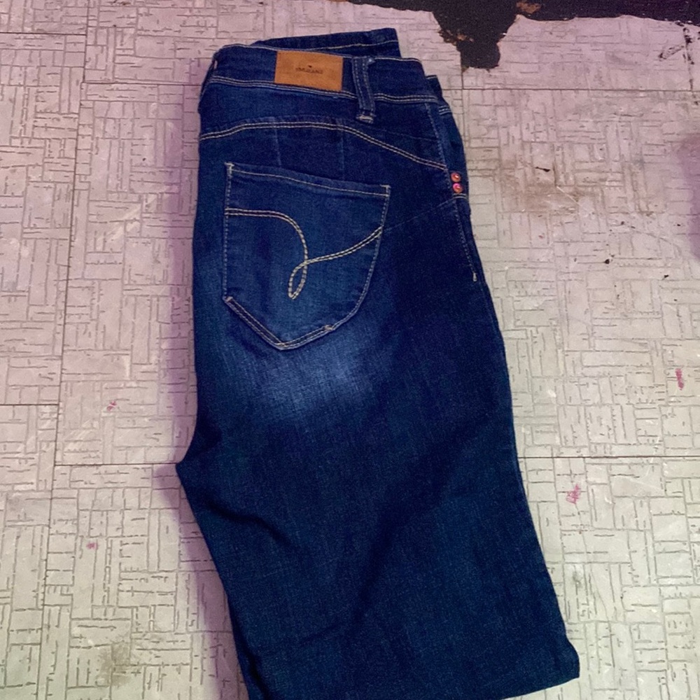 never been worn jeans that make your butt look good too big on me